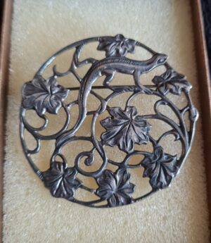 925 Sterling Silver Brooch with a Lizard and Flowers Design
