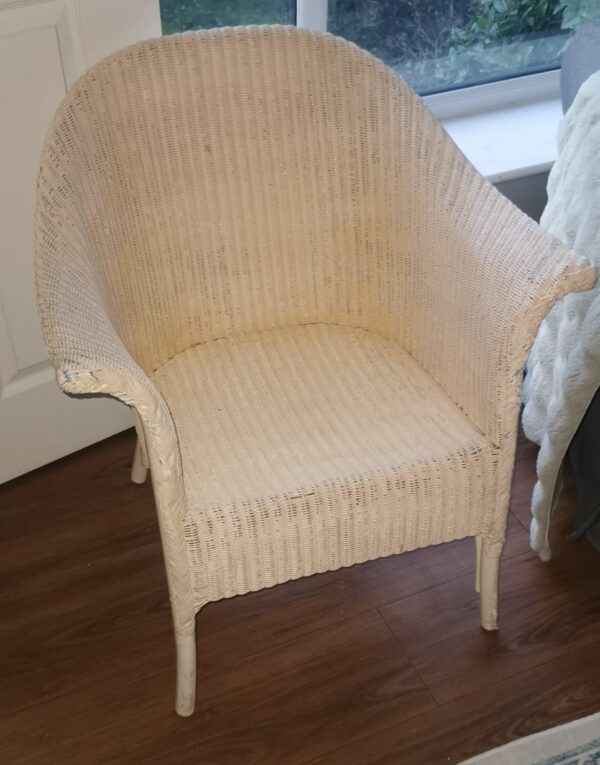 Woven chair with rolled arms - Image 2