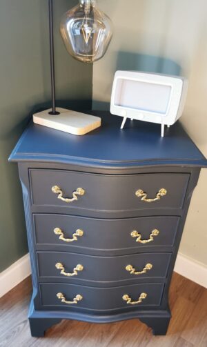 Small serpentine fronted chest of drawers