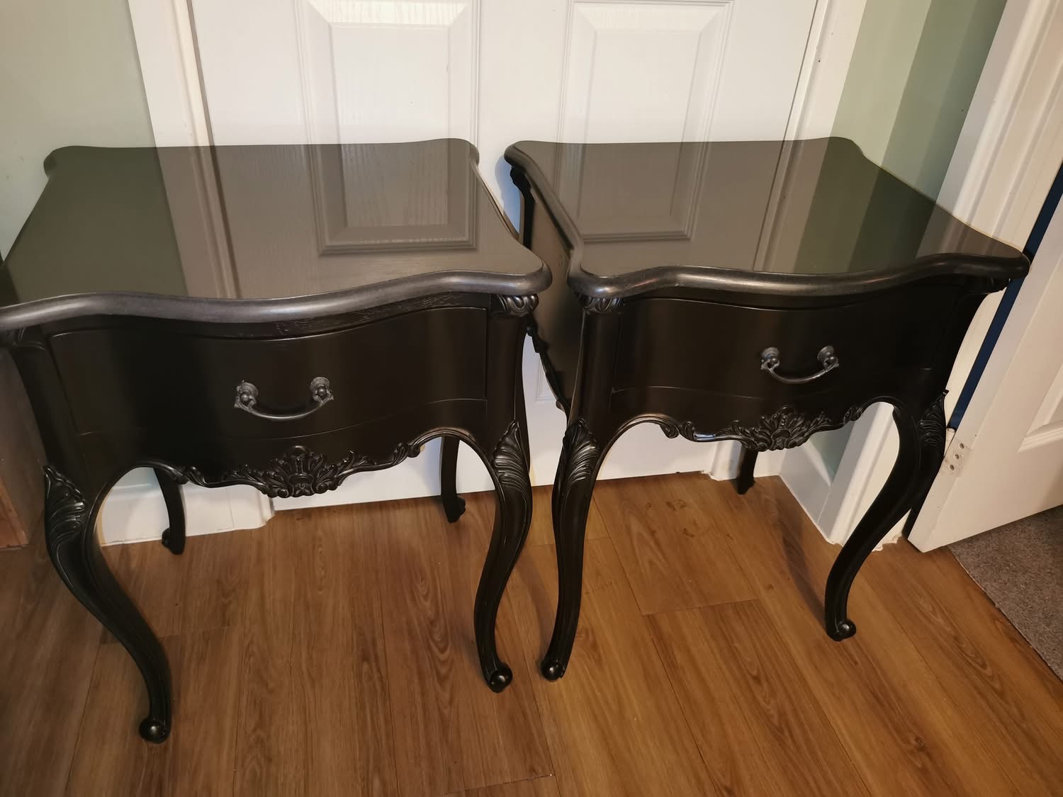 Stunning pair of Louis xv style moulin French bedside cabinets/tables - Image 3
