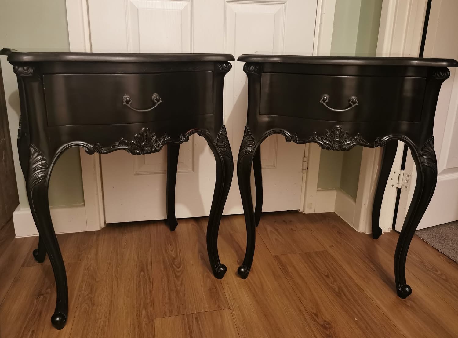 Stunning pair of Louis xv style moulin French bedside cabinets/tables - Image 4