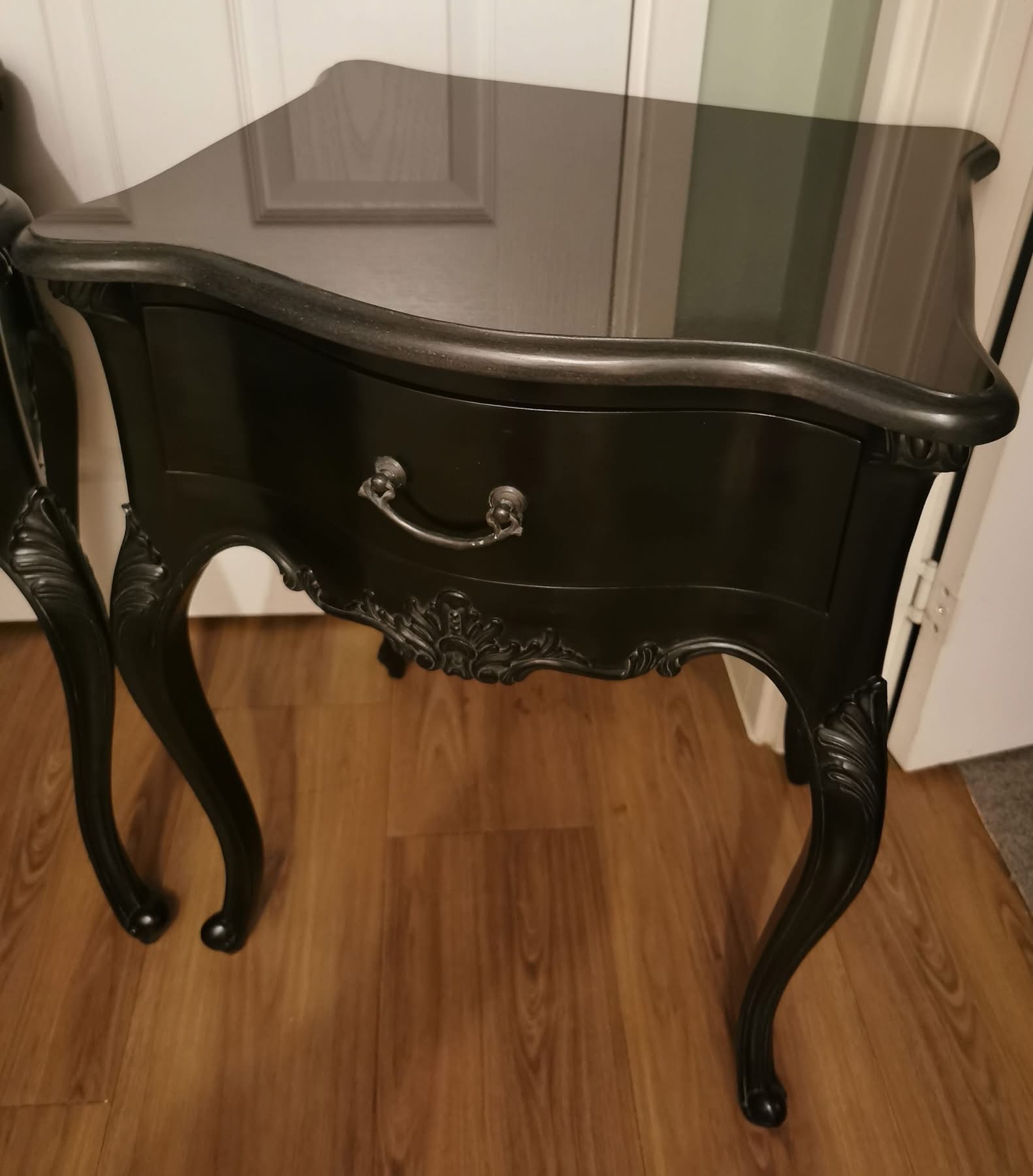 Stunning pair of Louis xv style moulin French bedside cabinets/tables - Image 2