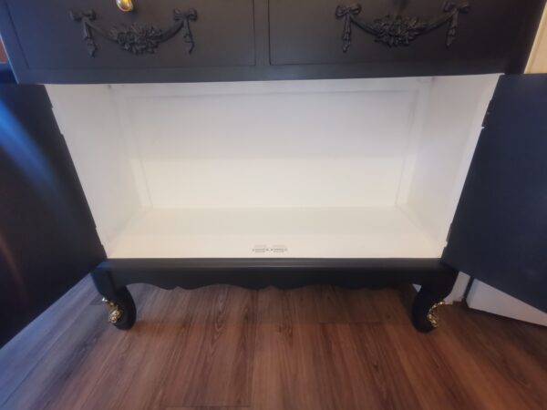 Beautiful repainted slimline sideboard - Image 5